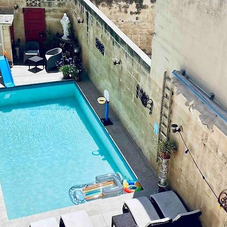 Free Breakfast, Pool, Spacious Aircon Hideaway Apartamento Mosta Exterior foto