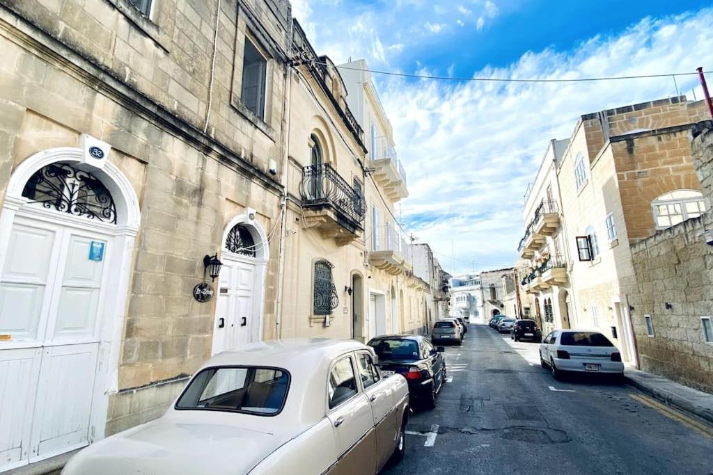 Free Breakfast, Pool, Spacious Aircon Hideaway Apartamento Mosta Exterior foto