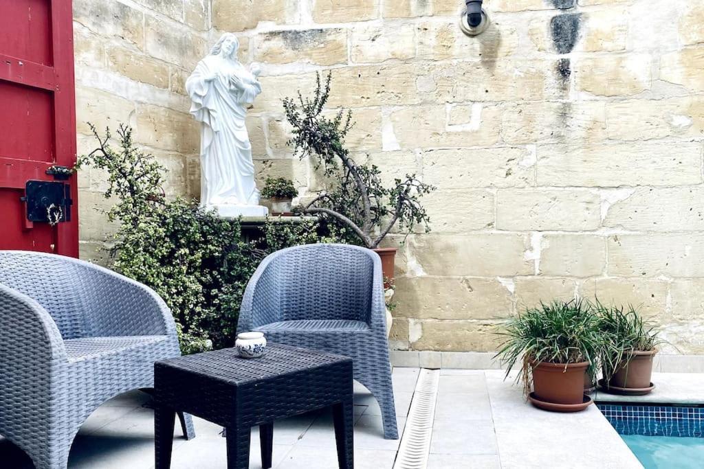 Free Breakfast, Pool, Spacious Aircon Hideaway Apartamento Mosta Exterior foto