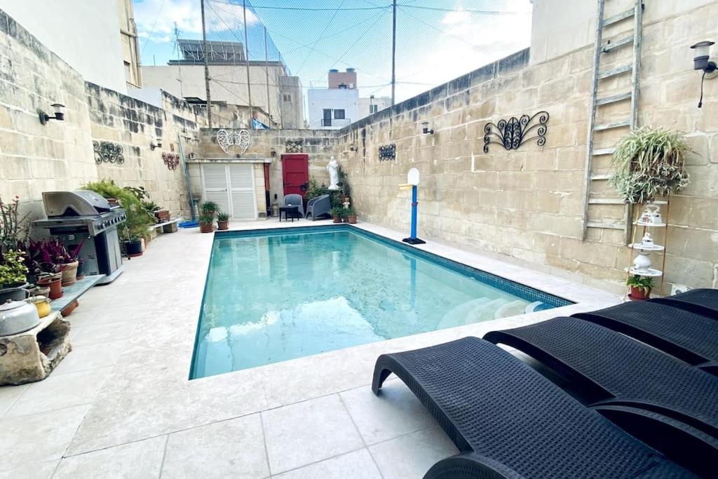 Free Breakfast, Pool, Spacious Aircon Hideaway Apartamento Mosta Exterior foto