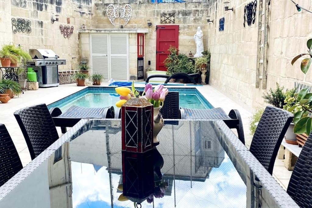 Free Breakfast, Pool, Spacious Aircon Hideaway Apartamento Mosta Exterior foto