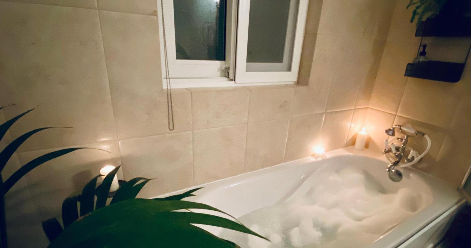 Free Breakfast, Pool, Spacious Aircon Hideaway Apartamento Mosta Exterior foto