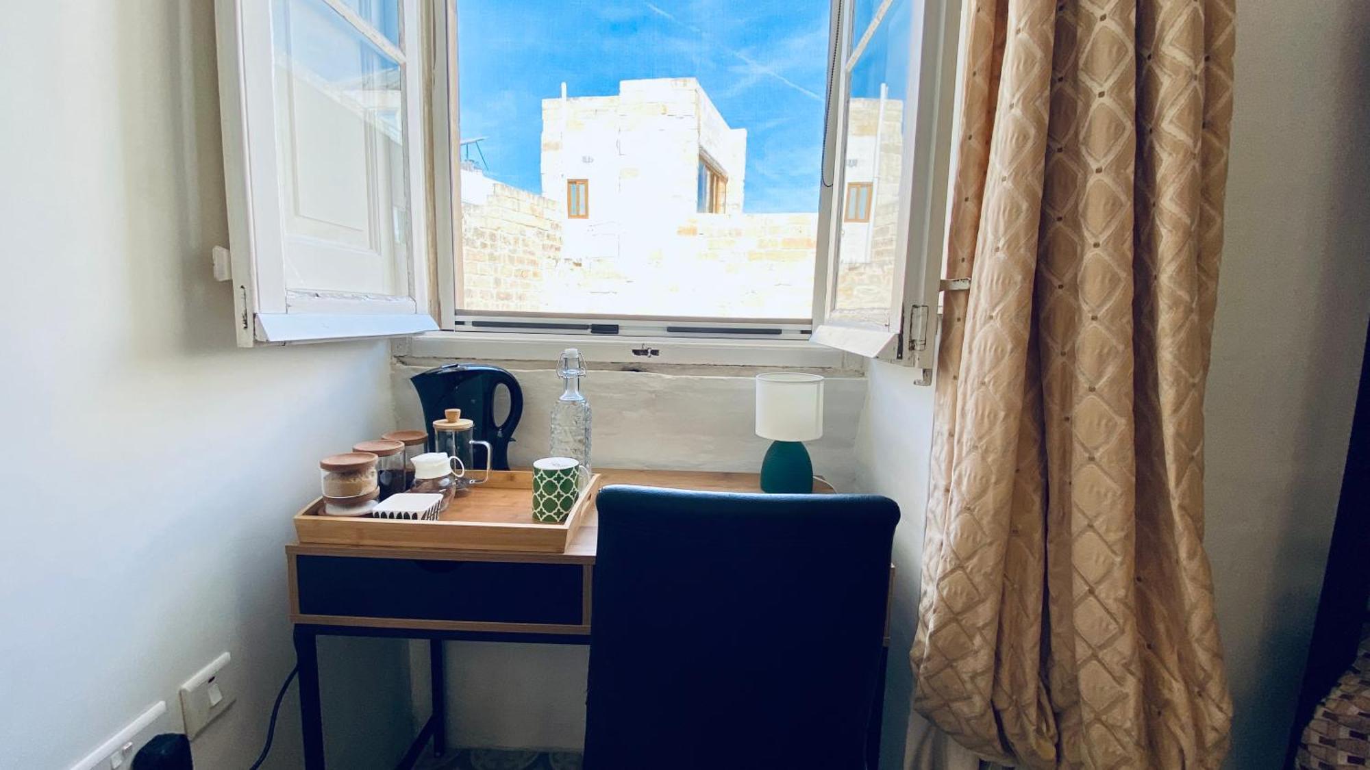 Free Breakfast, Pool, Spacious Aircon Hideaway Apartamento Mosta Exterior foto