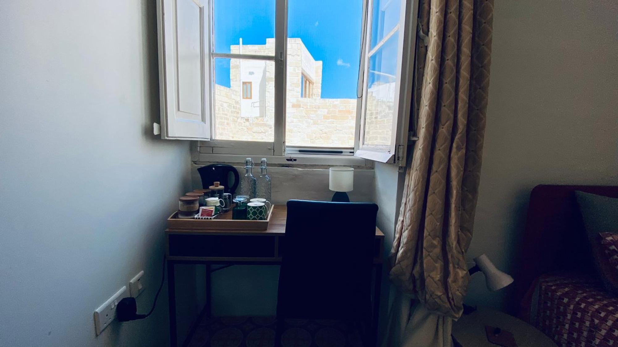 Free Breakfast, Pool, Spacious Aircon Hideaway Apartamento Mosta Exterior foto